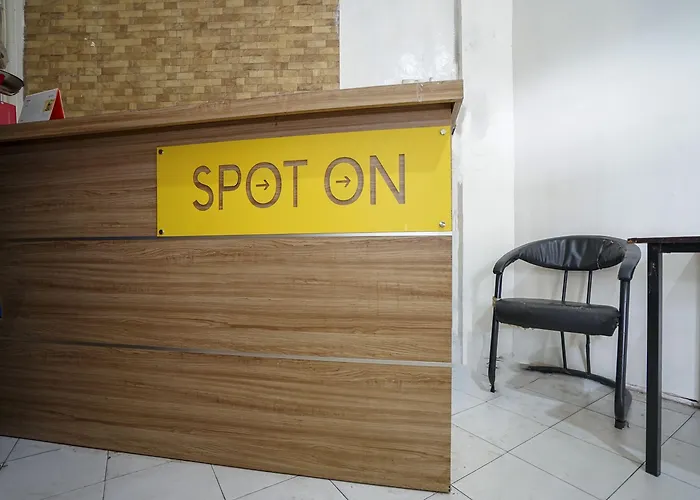 Spot On 2294 Mega Kost Hotel Palembang