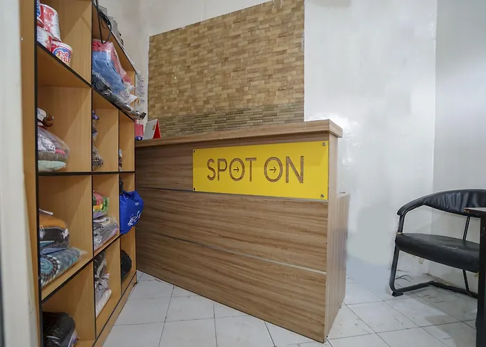 Spot On 2294 Mega Kost Hotel Palembang